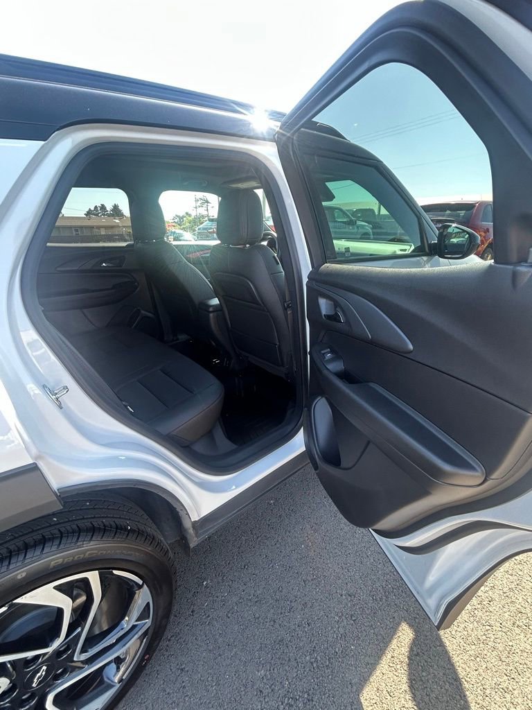 Used 2025 Chevrolet TrailBlazer RS w/ Convenience Package AWD/4WD image 26