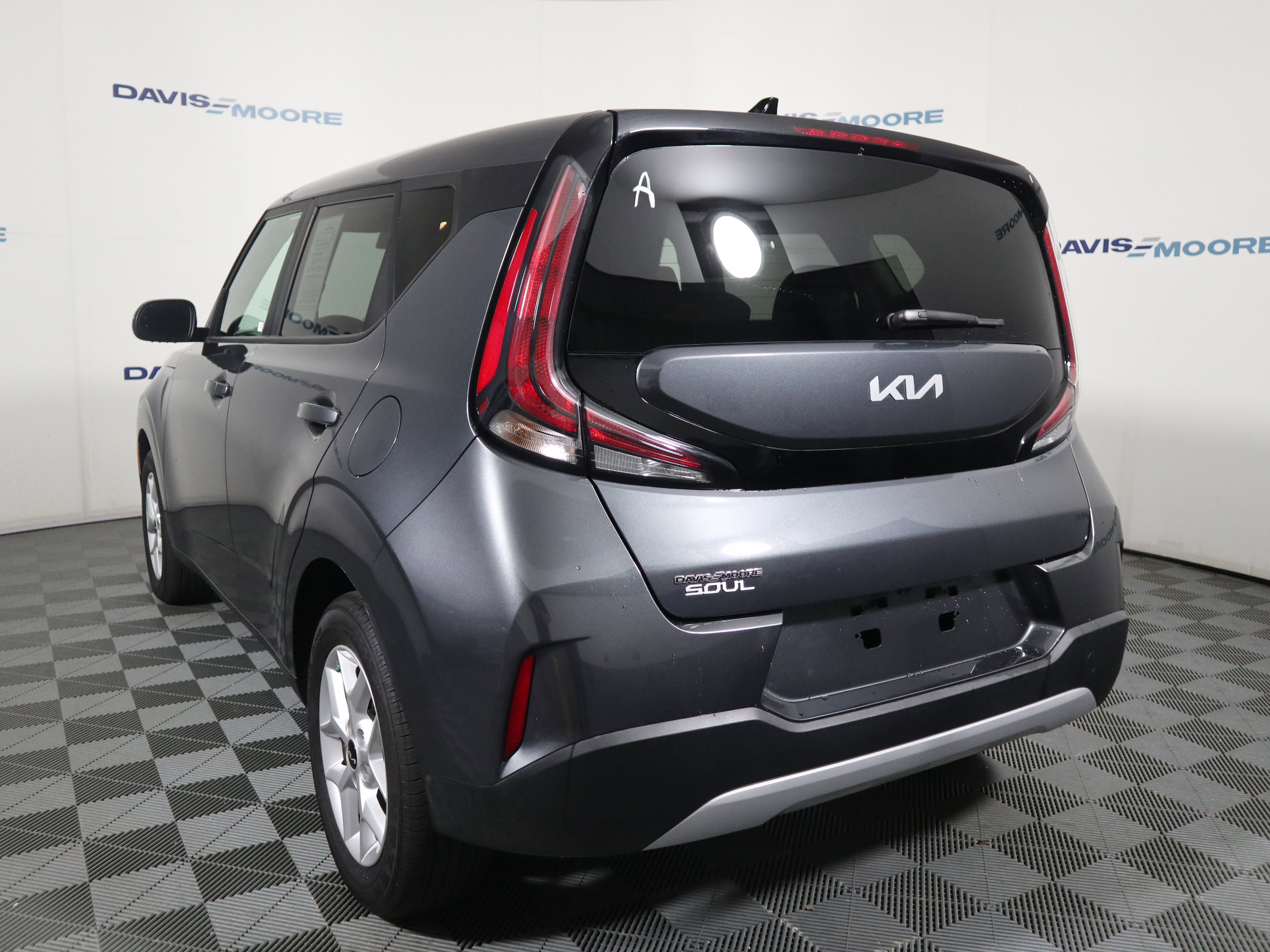 Used 2025 Kia Soul LX w/ LX Technology Package FWD image 9
