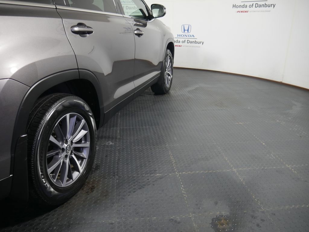 Used 2019 Toyota Highlander XLE image 5