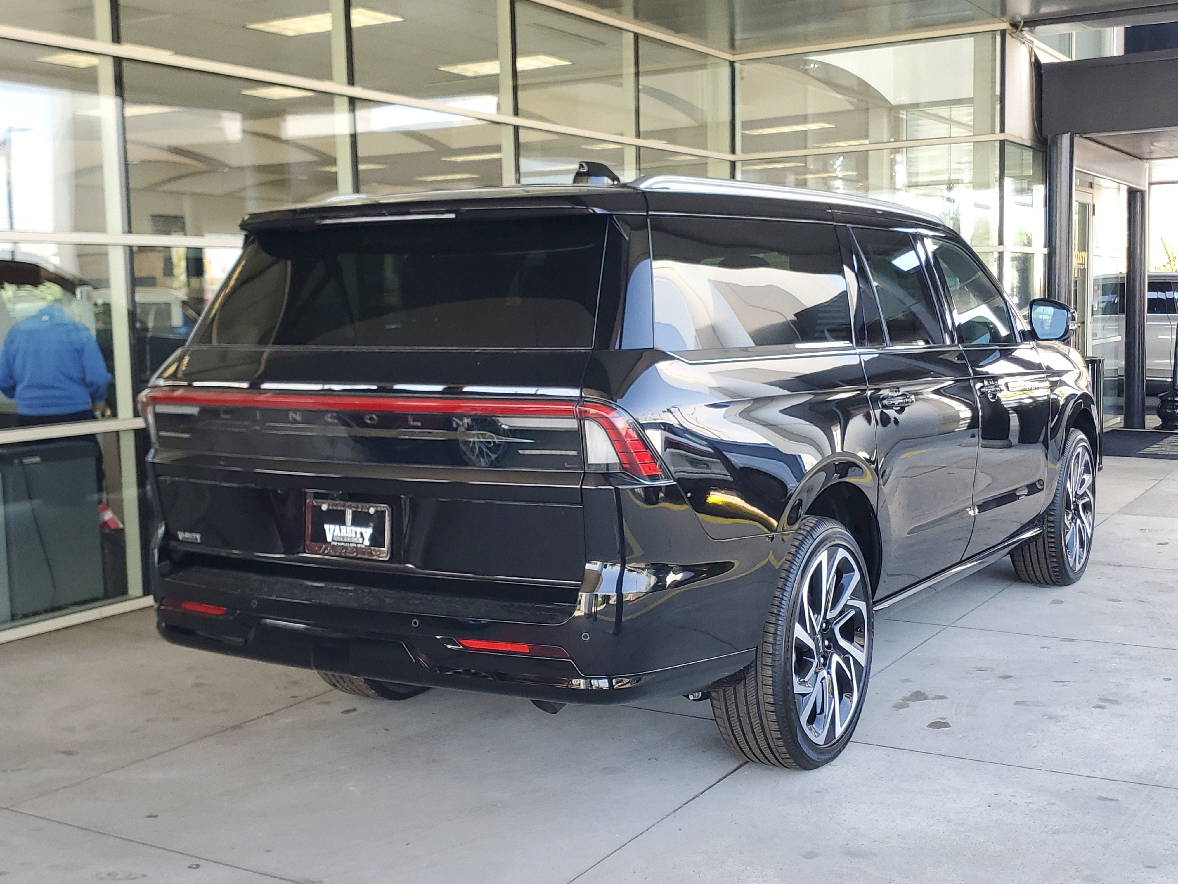 New 2026 Lincoln Navigator L Black Label AWD/4WD image 4