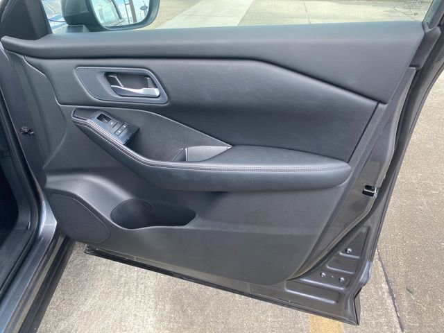 Used 2025 Nissan Rogue SV FWD image 38