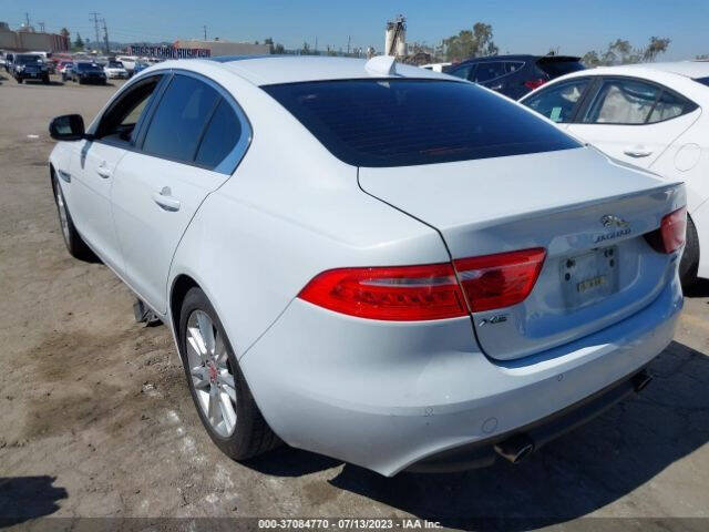 Used 2017 Jaguar XE Premium RWD image 7