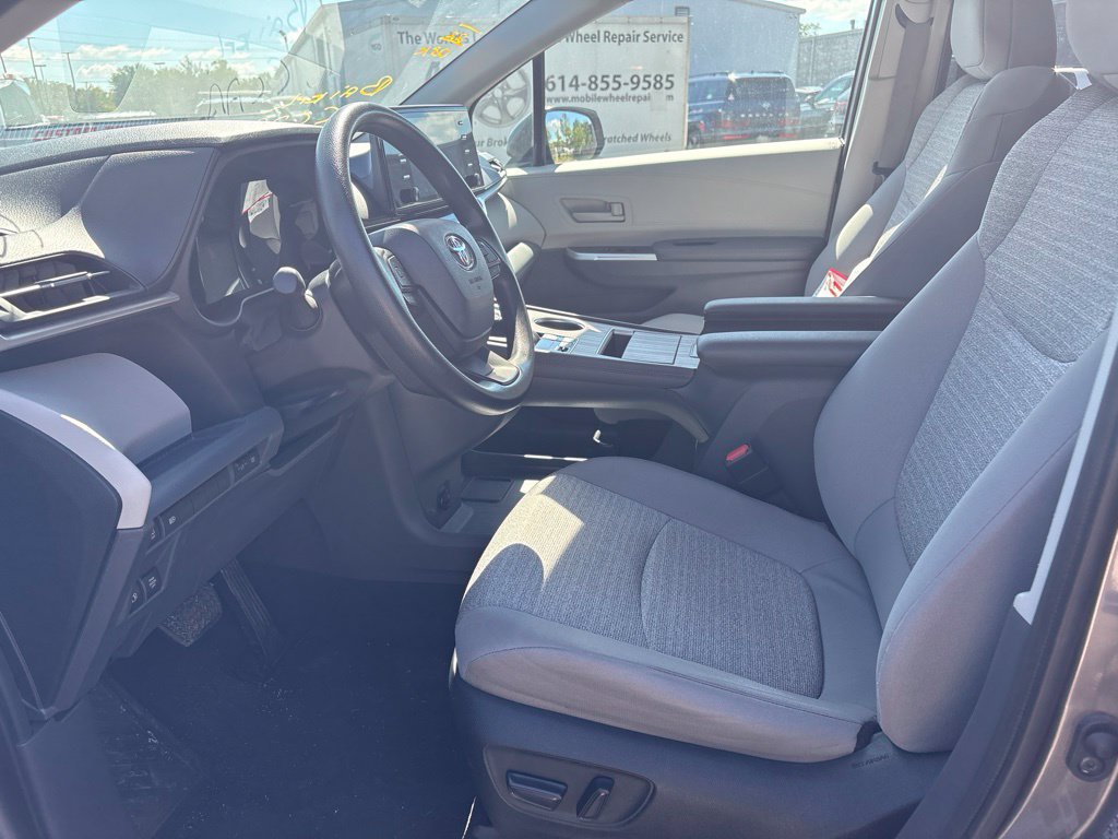 Used 2022 Toyota Sienna LE AWD/4WD image 11