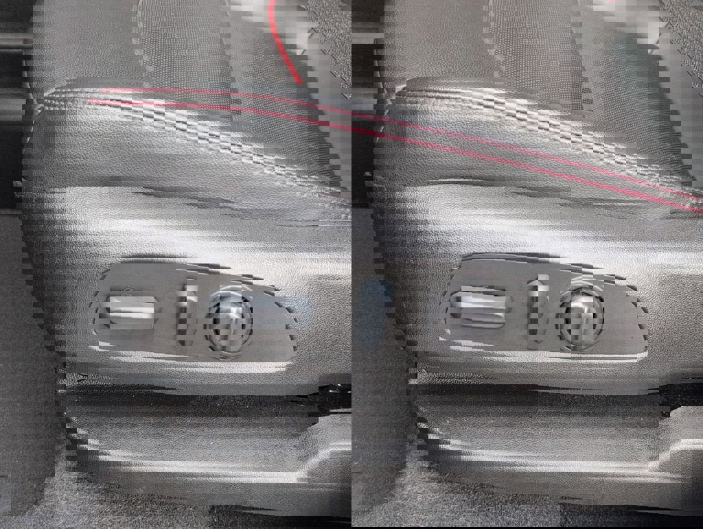 Used 2022 Chevrolet Equinox RS w/ RS Leather Package image 15