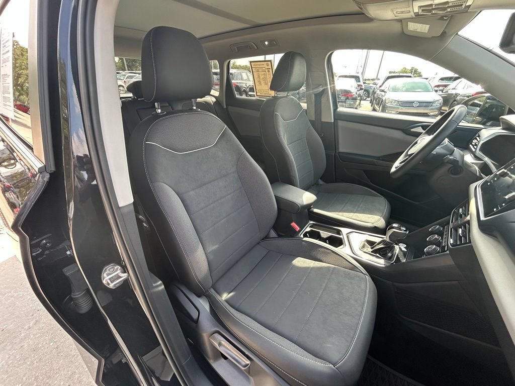 Certified 2023 Volkswagen Taos SE w/ Panoramic Sunroof Package FWD image 31