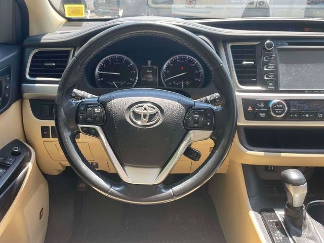 Used 2016 Toyota Highlander Limited AWD/4WD image 16