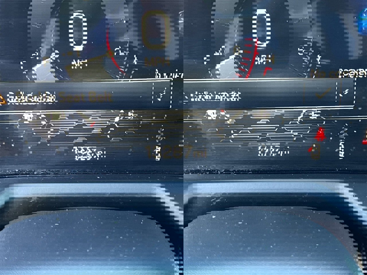 Used 2025 GMC Acadia Elevation image 13