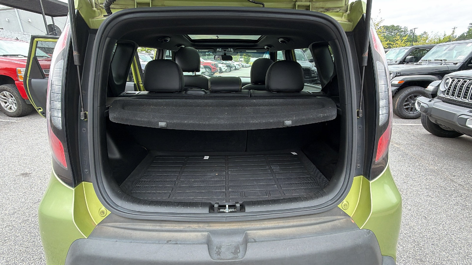 Used 2014 Kia Soul + w/ Primo Package FWD image 13