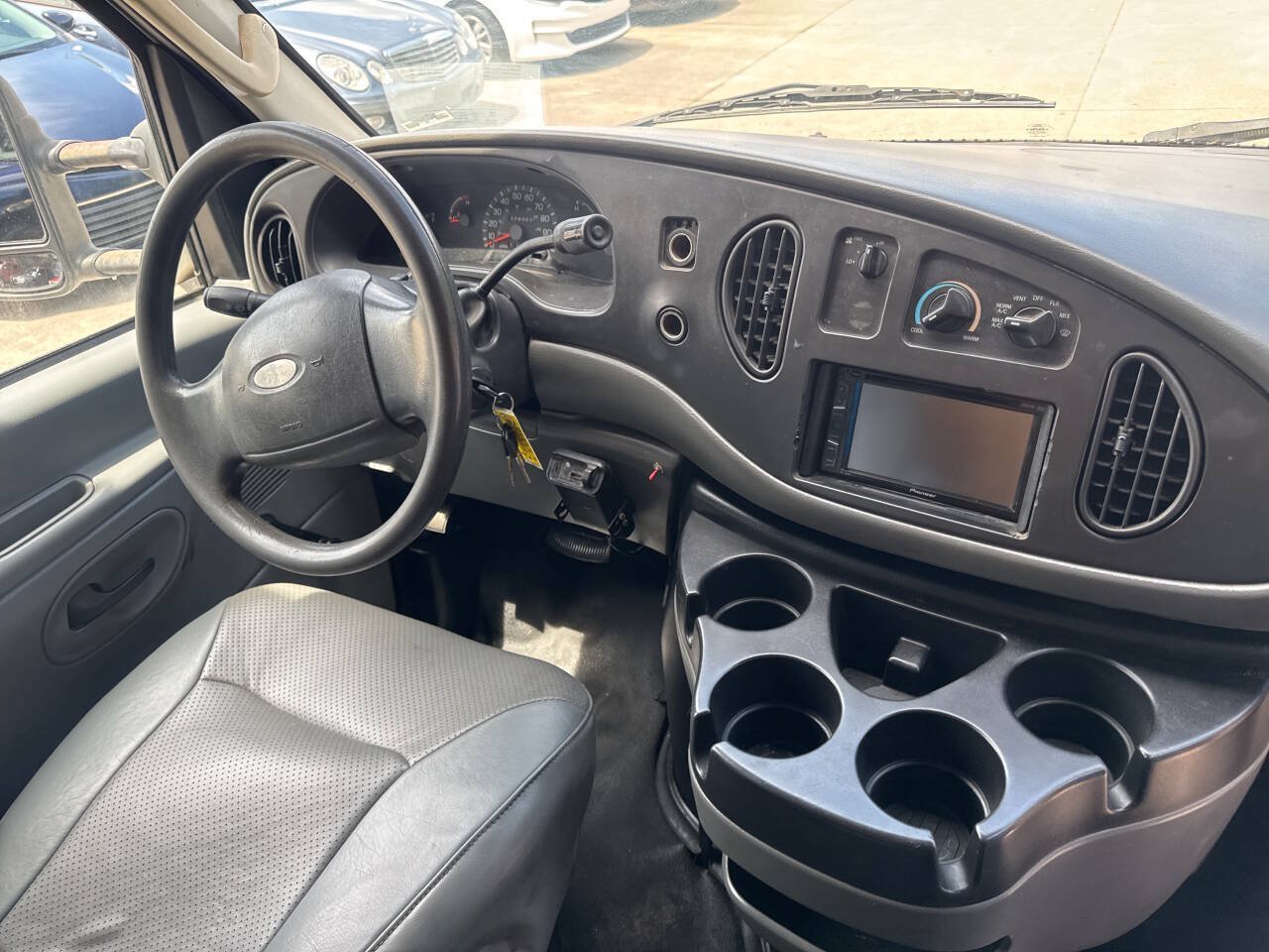 Used 2003 Ford E-450 and Econoline 450 RWD image 26