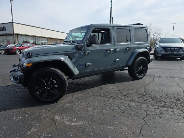 Used 2025 Jeep Wrangler Unlimited Sahara w/ Safety Group image 3