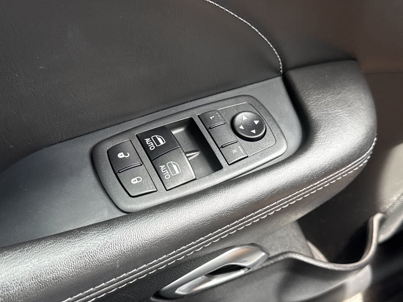 Used 2019 Dodge Challenger SXT w/ Plus Package RWD image 17