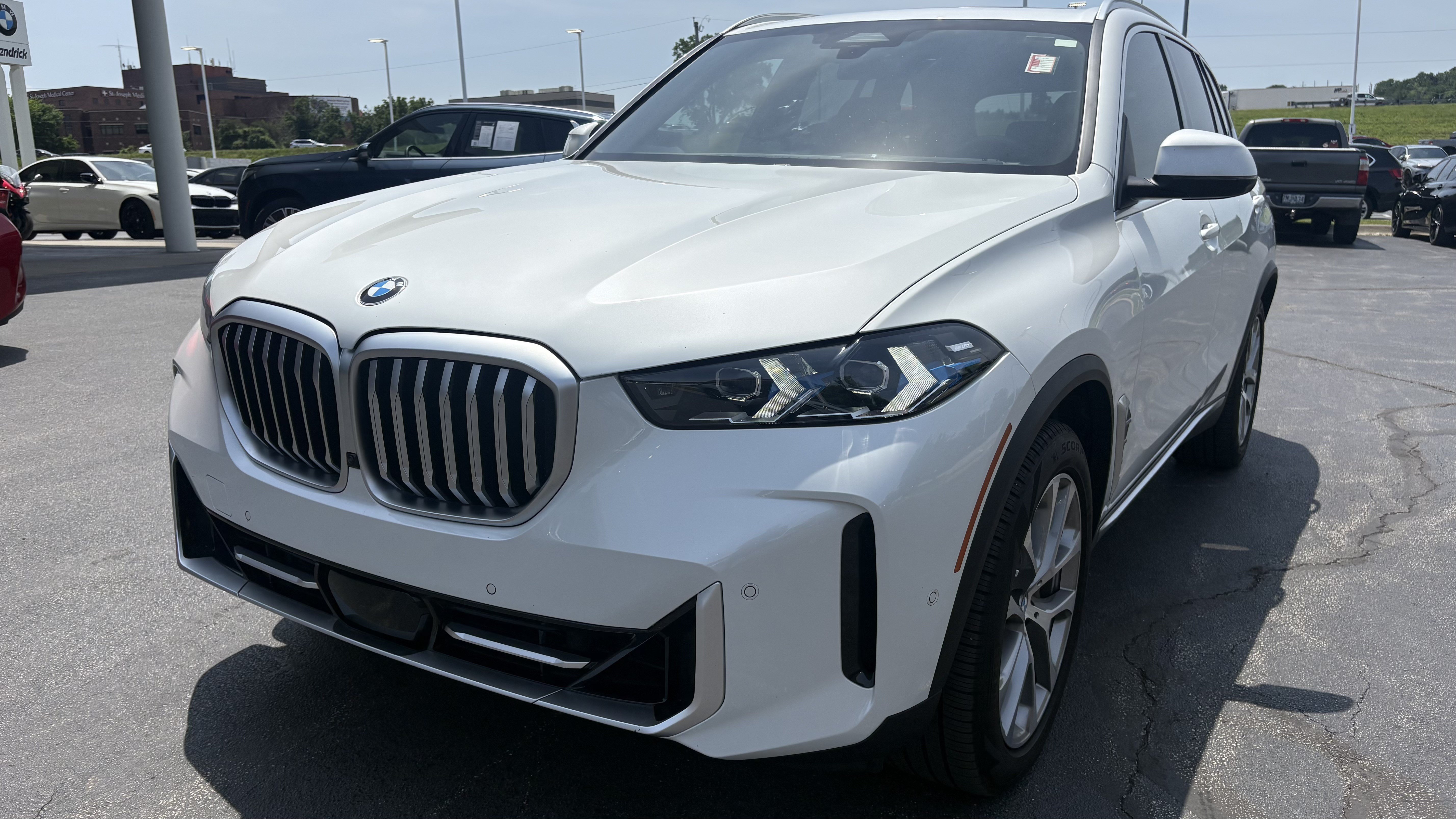 Certified 2025 BMW X5 xDrive40i w/ Premium Package AWD/4WD image 5
