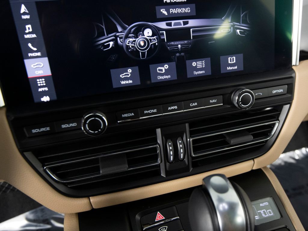 Certified 2019 Porsche Macan AWD/4WD image 28
