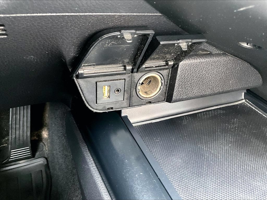 Used 2019 Toyota Camry SE FWD image 25