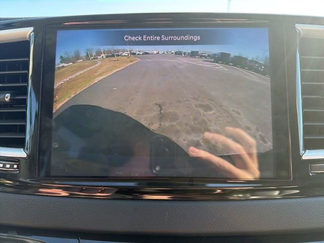 Used 2023 Chrysler Pacifica Touring-L image 30