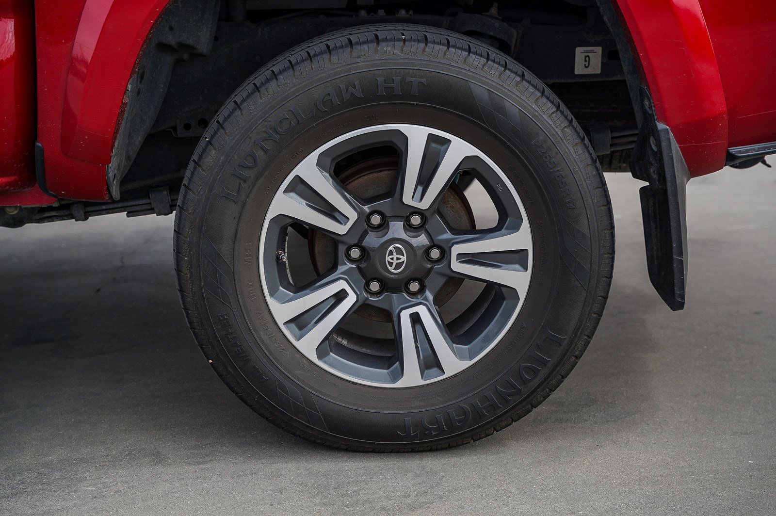 Certified 2018 Toyota Tacoma TRD Sport w/ Technology Package image 8