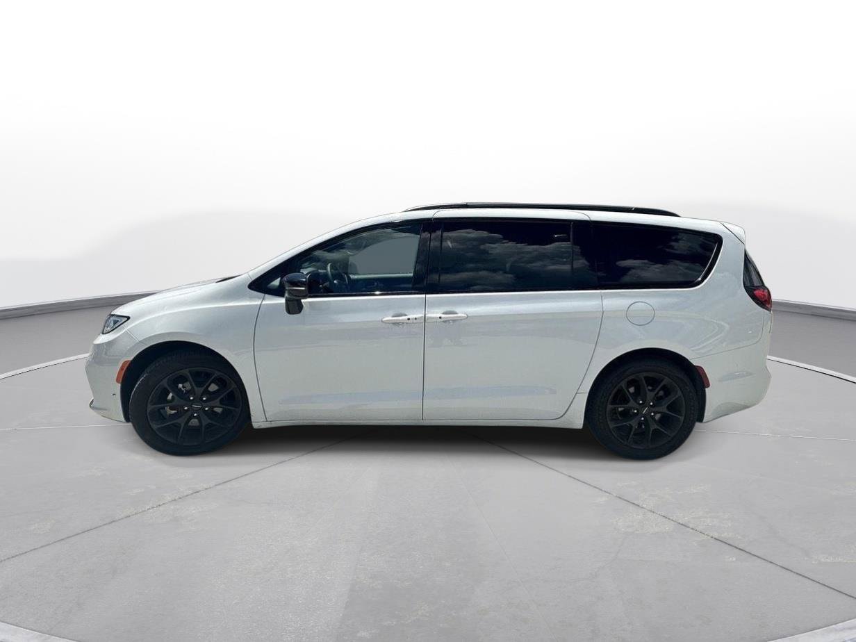Used 2025 Chrysler Pacifica Limited FWD image 9