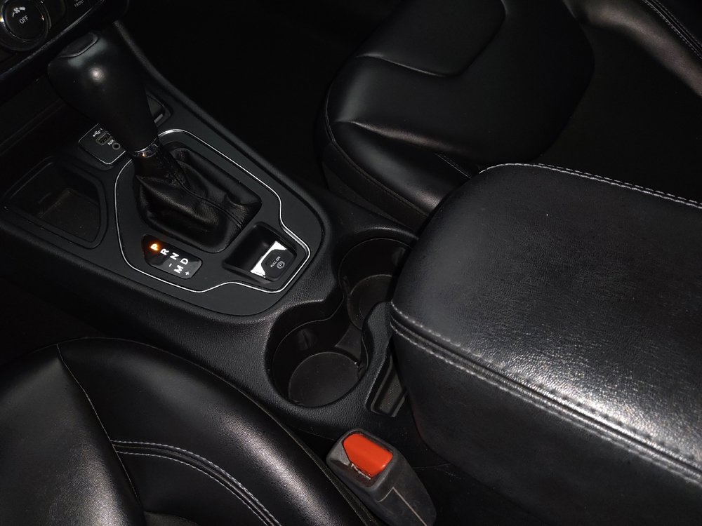 Used 2020 Jeep Cherokee Latitude Plus image 26