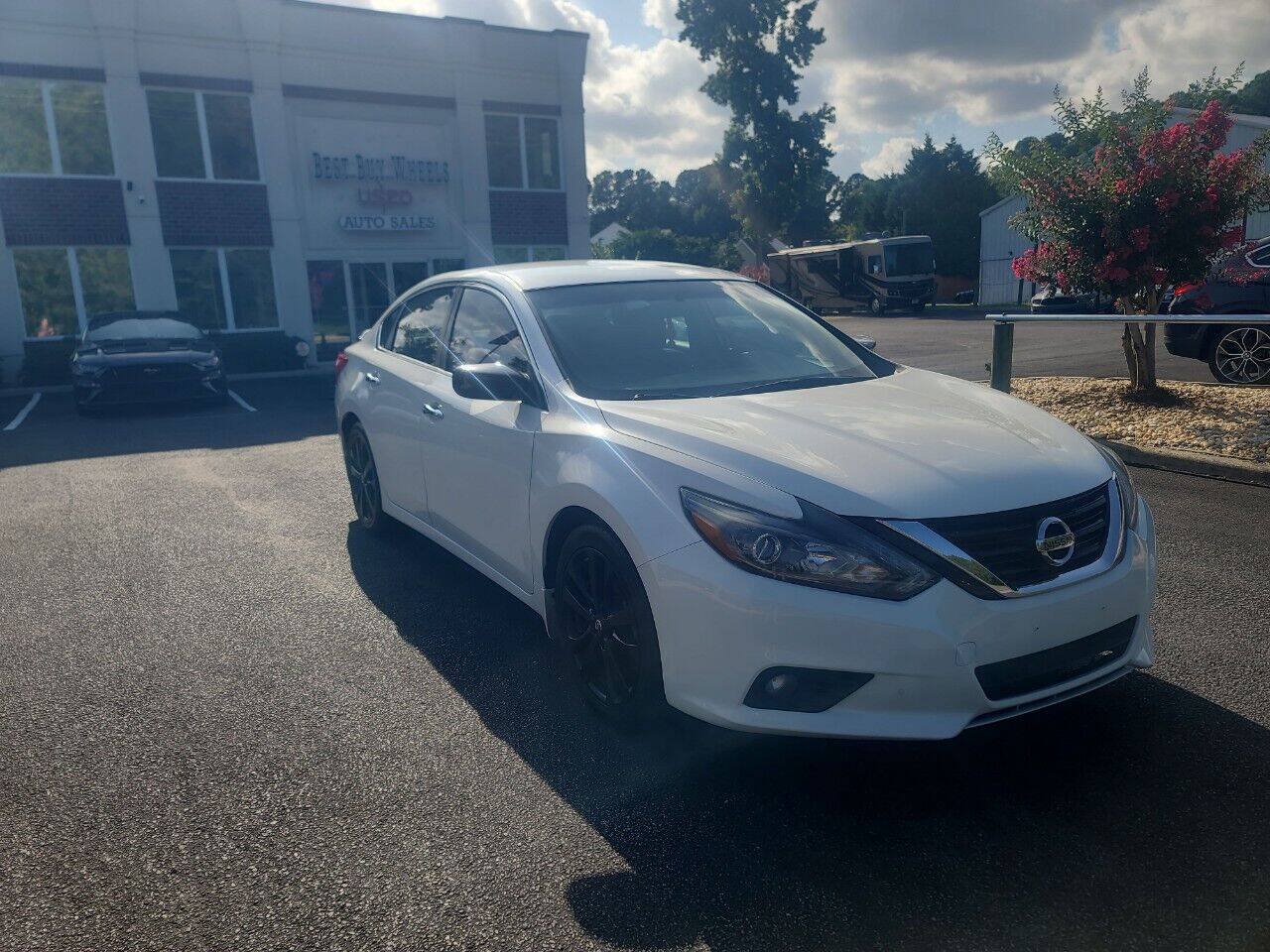 Used 2017 Nissan Altima 2.5 SR w/ Midnight Edition Package FWD image 1