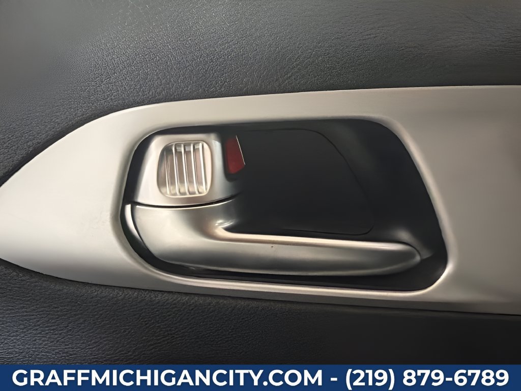 Used 2025 Chrysler Pacifica Limited FWD image 14