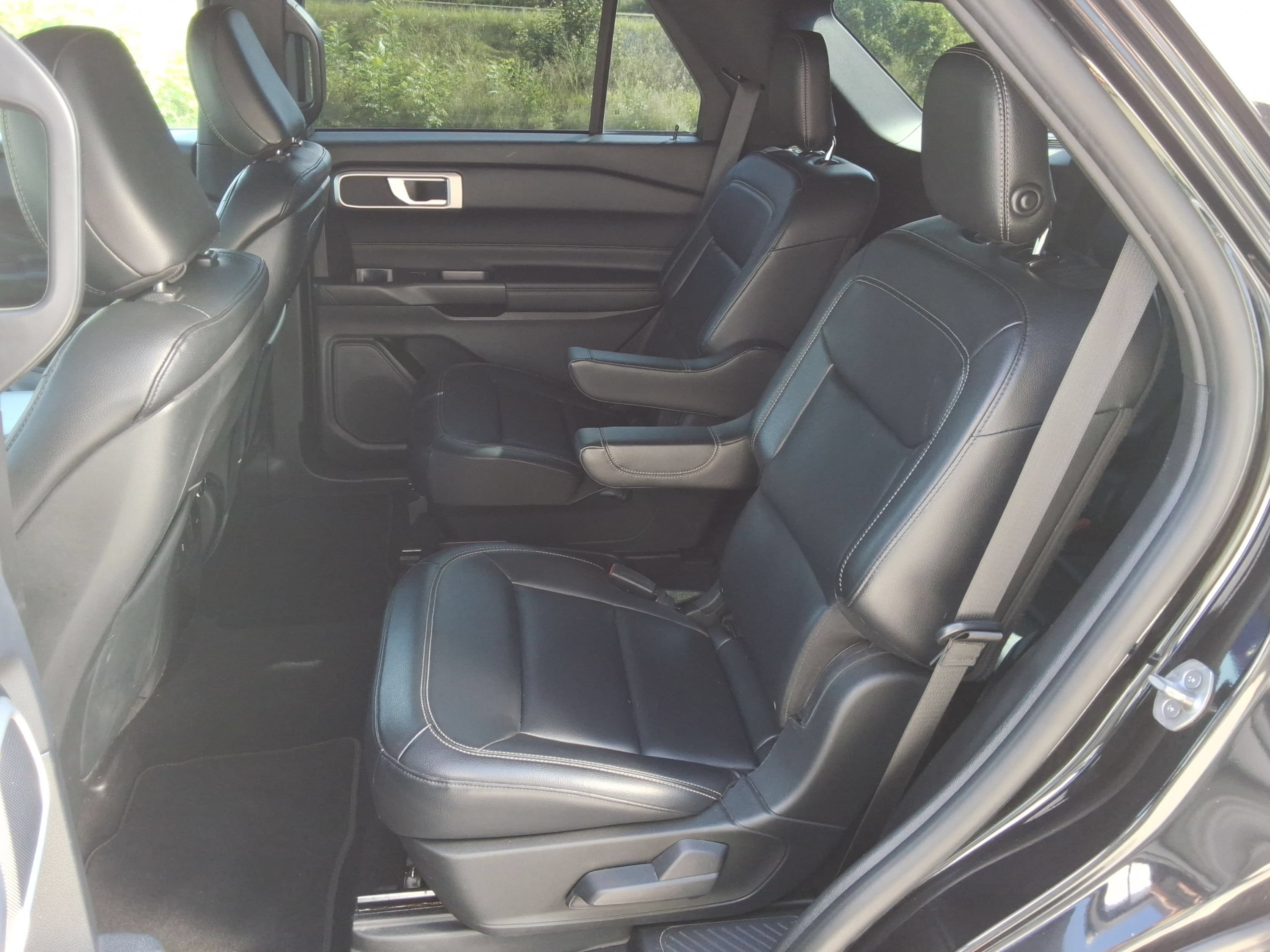 Used 2020 Ford Explorer XLT w/ Equipment Group 202A AWD/4WD image 30