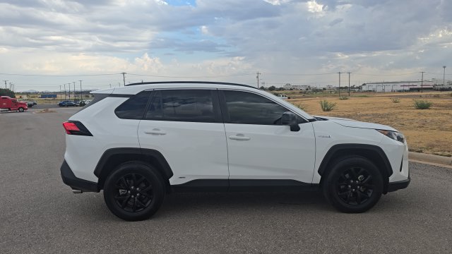 Used 2021 Toyota RAV4 LE AWD/4WD image 5