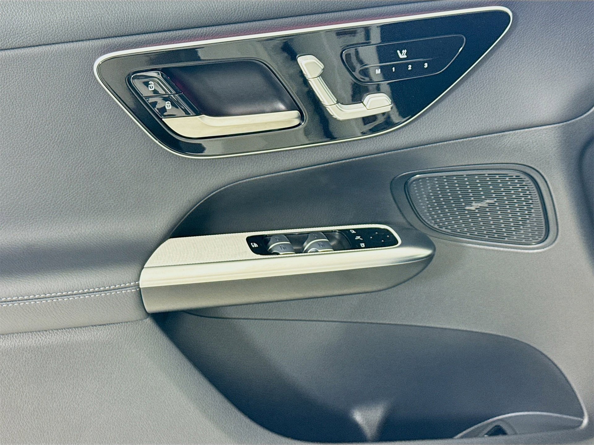 Certified 2025 Mercedes-Benz GLC 300 image 18