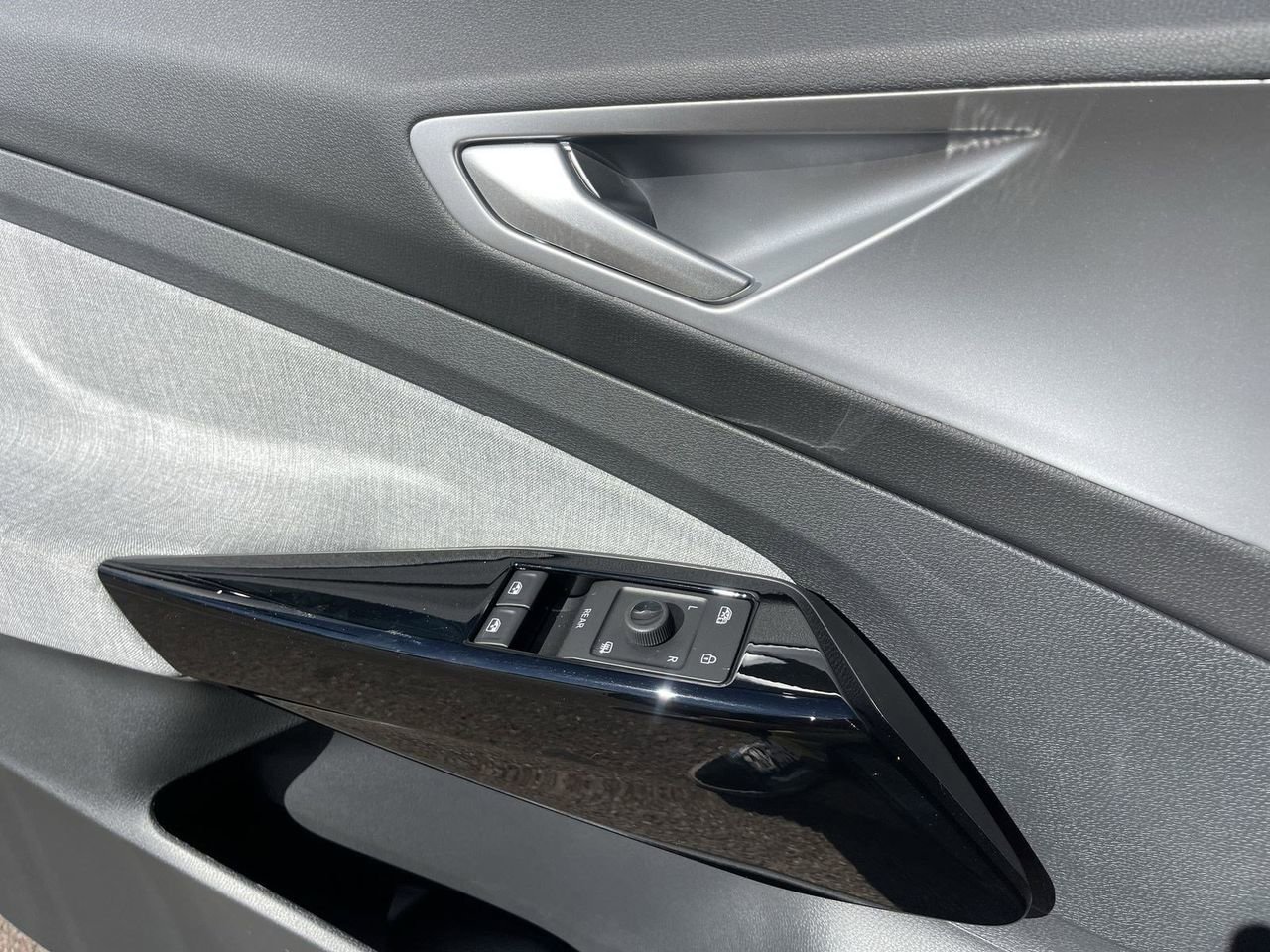 New 2026 Volkswagen ID.4 Pro image 17