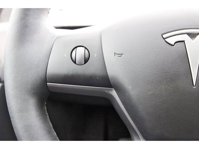 Used 2022 Tesla Model Y Long Range image 17