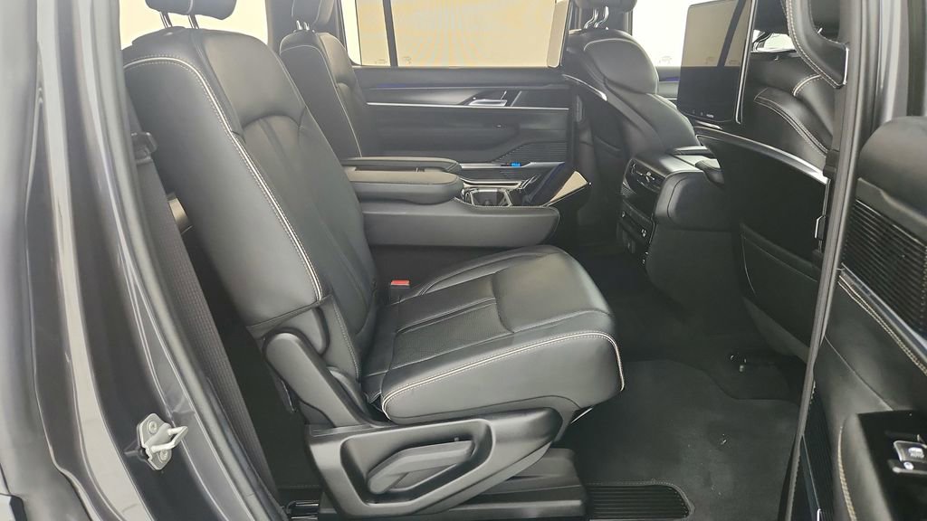 Used 2022 Jeep Grand Wagoneer Series II image 48