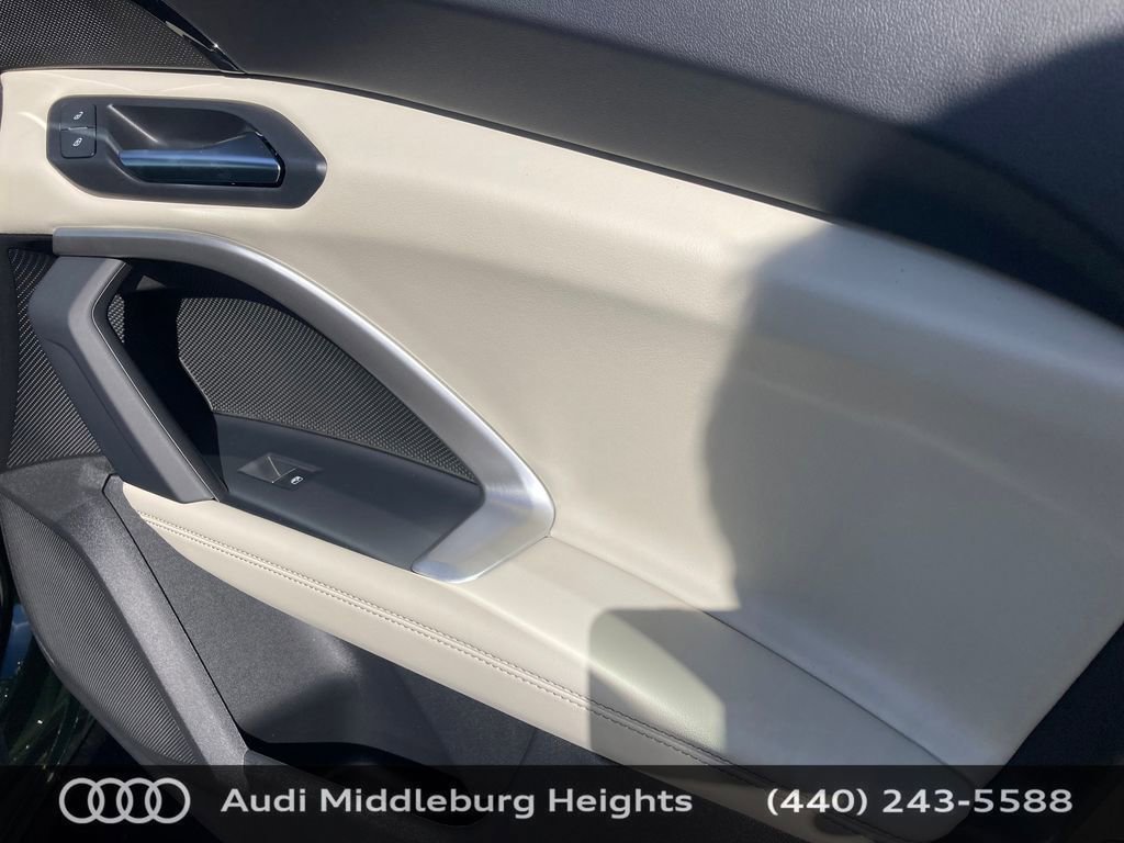 Used 2025 Audi Q5 Premium w/ Convenience Package image 26