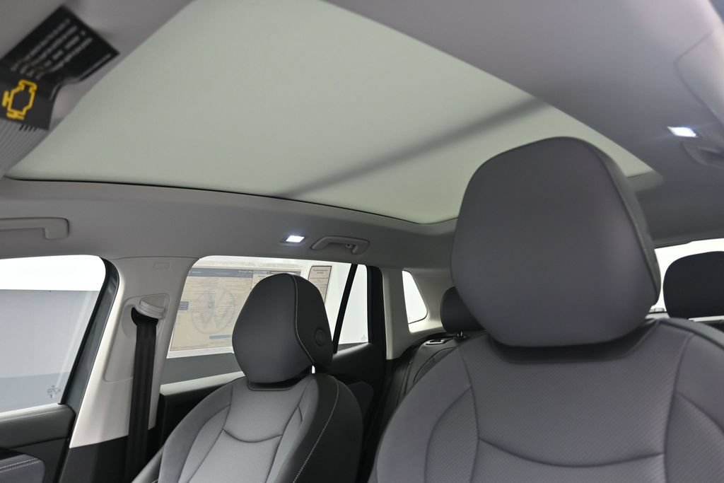 New 2026 Volkswagen Tiguan SE FWD image 18