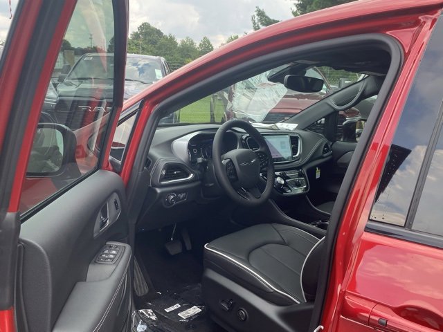 New 2026 Chrysler Pacifica Limited w/ S Appearance Package image 15