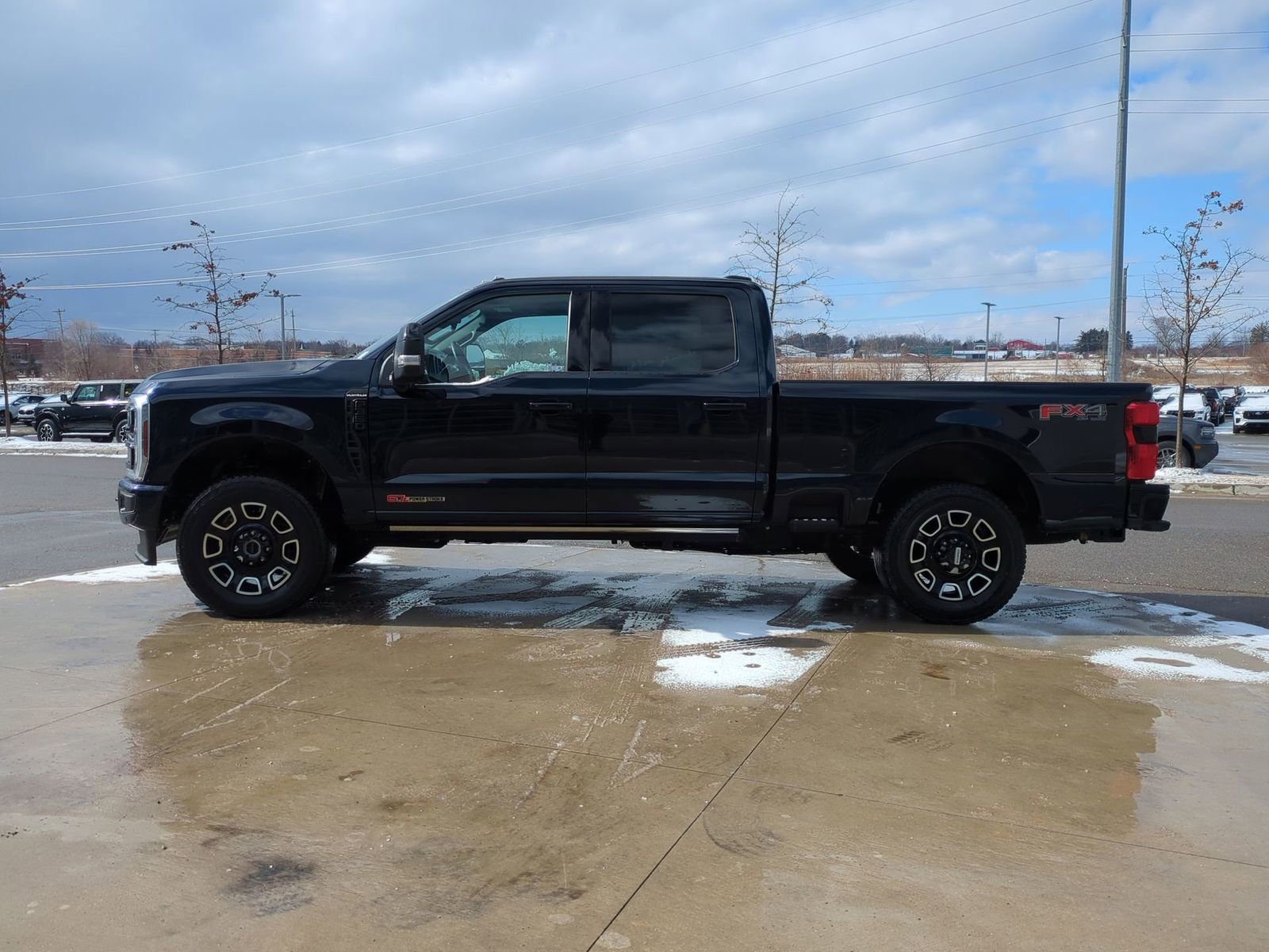 Used 2025 Ford F350 Platinum w/ FX4 Off-Road Package image 3