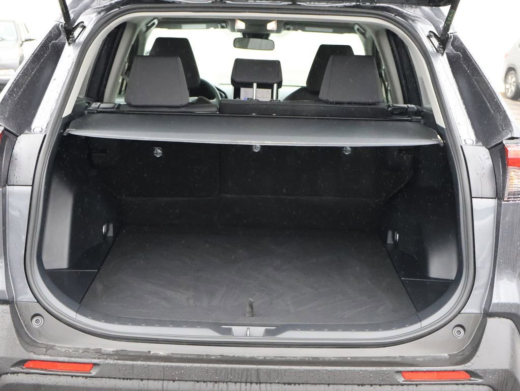 Used 2025 Toyota RAV4 XLE image 21