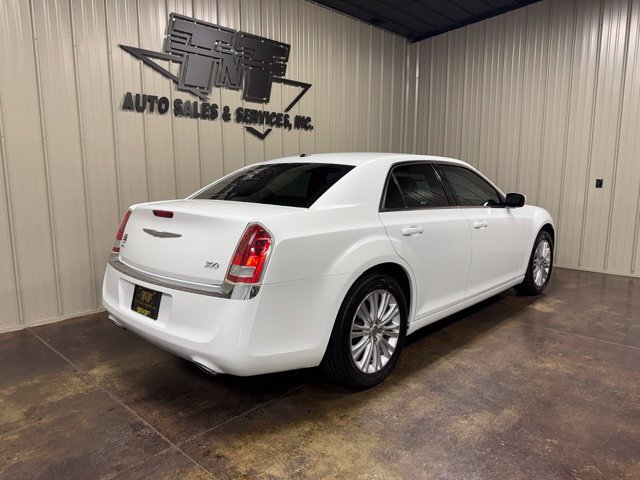Used 2014 Chrysler 300 AWD w/ Driver Convenience Group image 8