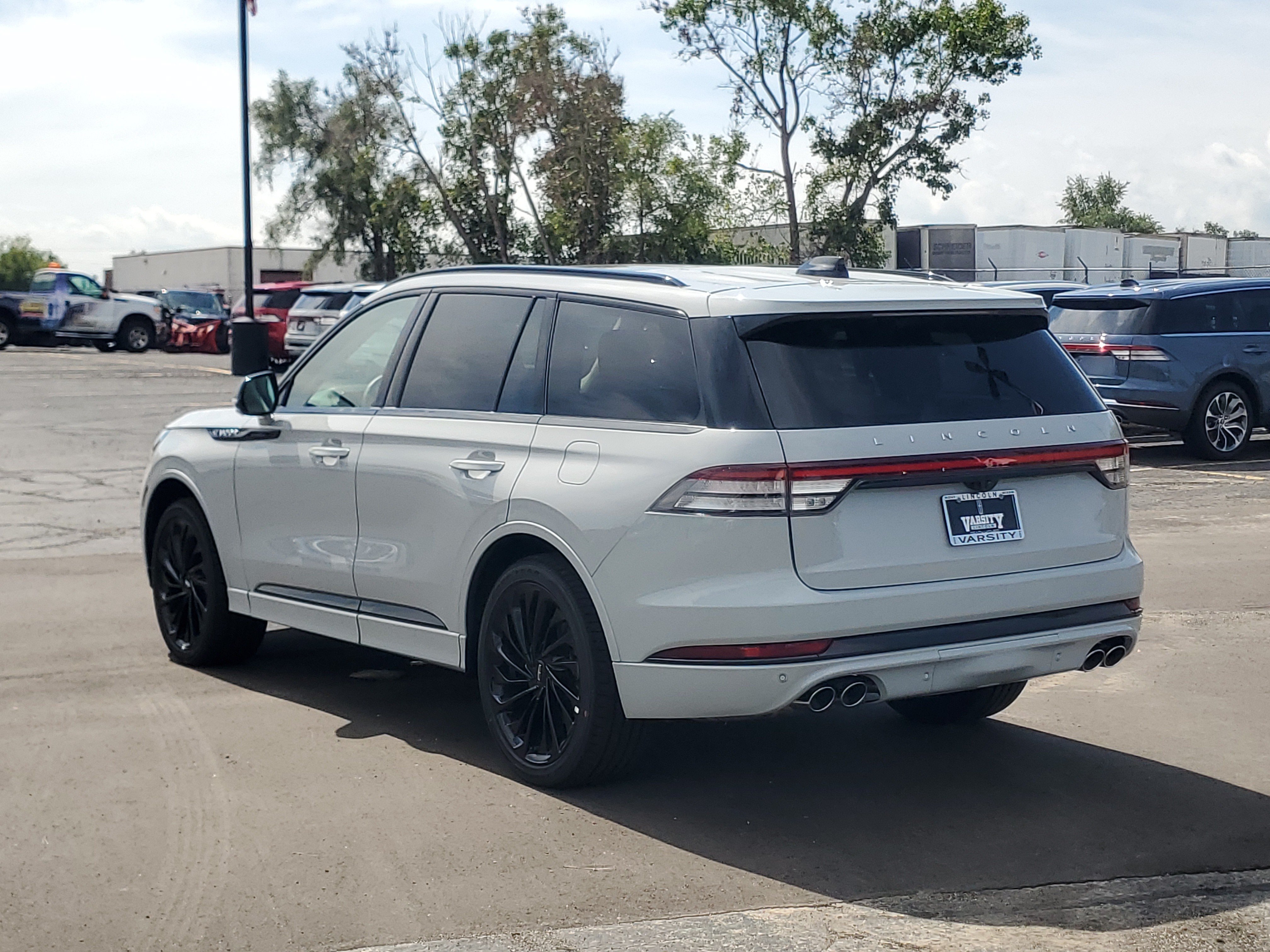 New 2027 Lincoln Aviator Reserve AWD/4WD image 3