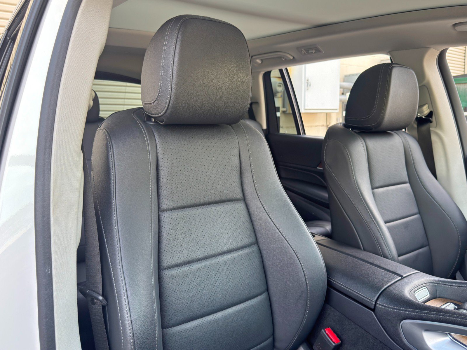 Used 2024 Mercedes-Benz GLS 450 4MATIC w/ AMG Line Exterior image 46