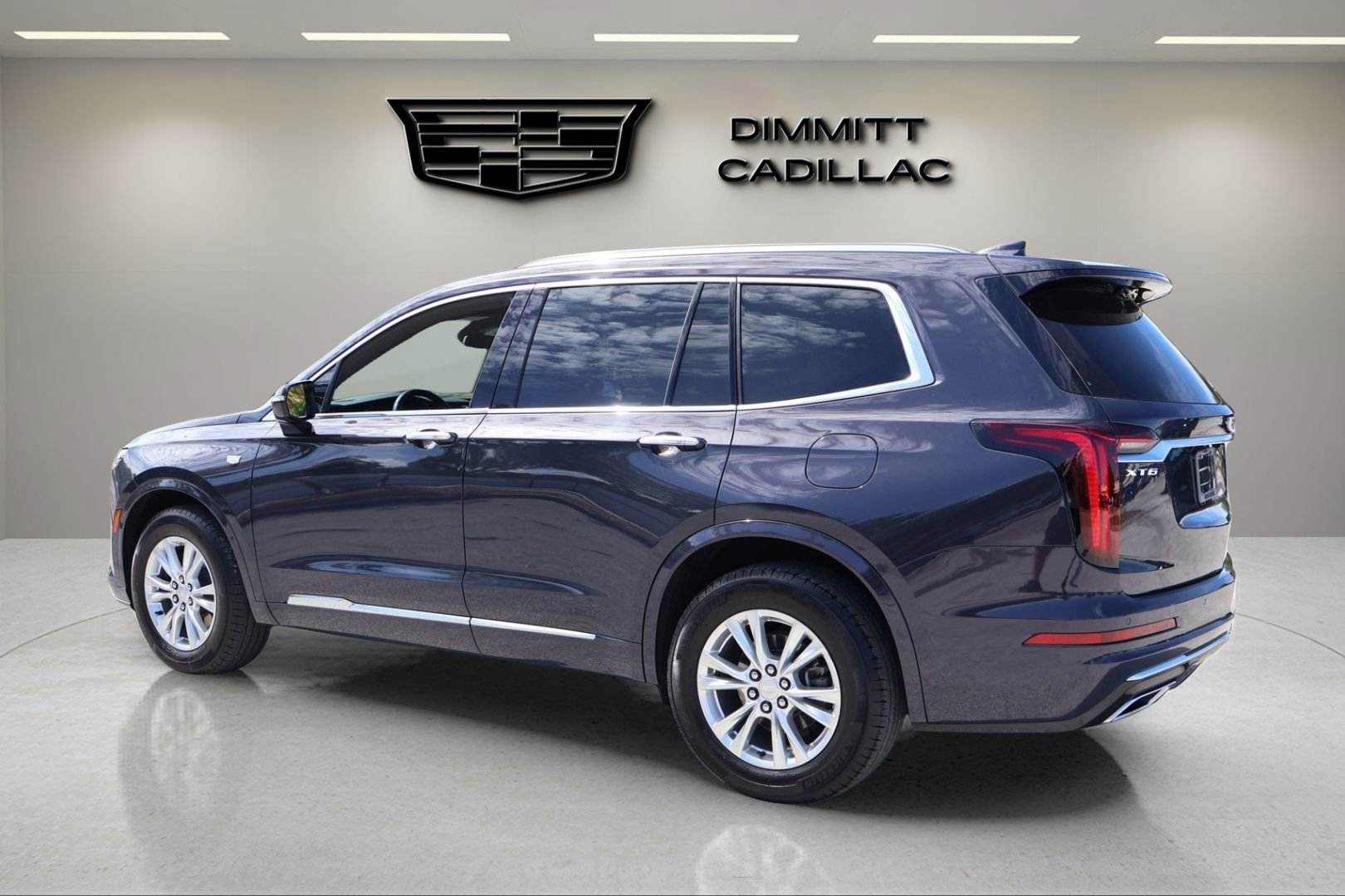 Used 2024 Cadillac XT6 Luxury FWD image 3
