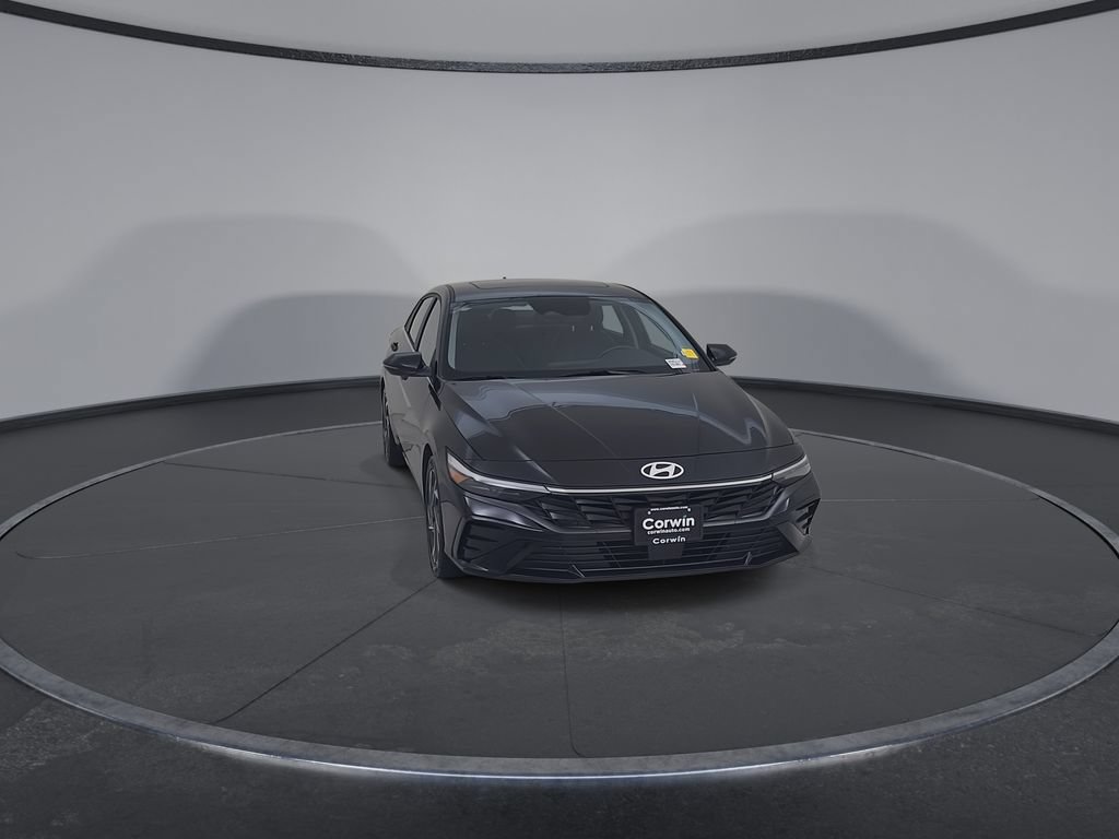 Used 2025 Hyundai Elantra Limited FWD image 4
