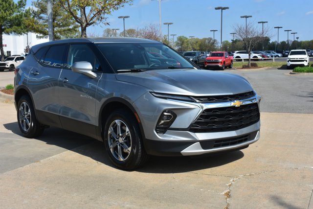 Used 2025 Chevrolet Blazer LT image 3