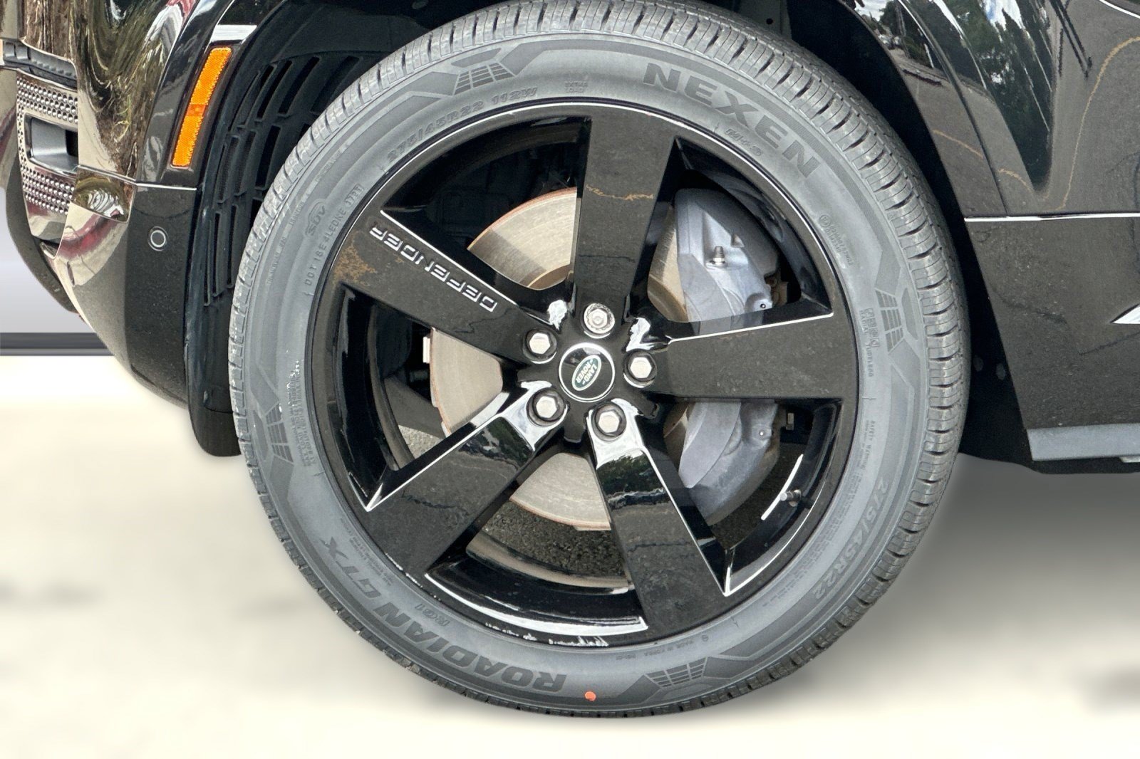 Used 2023 Land Rover Defender 130 X-Dynamic SE AWD/4WD image 13