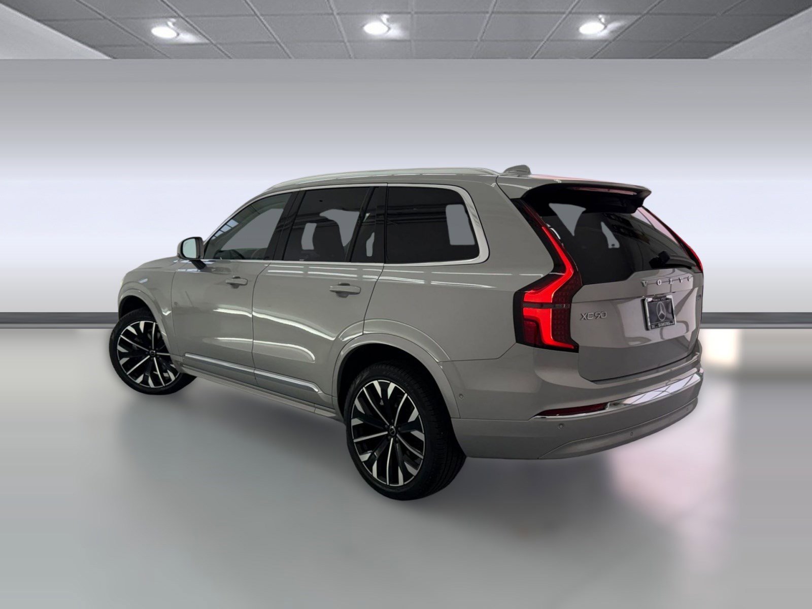 Used 2025 Volvo XC90 B6 Plus image 3