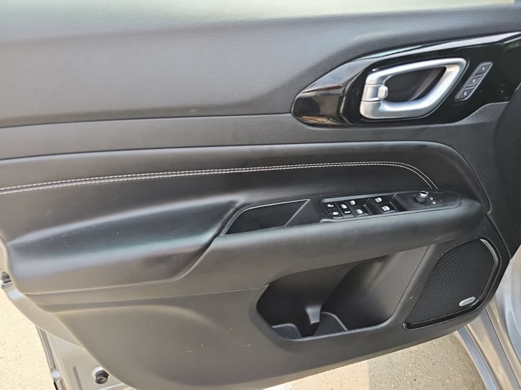 Certified 2023 Jeep Compass High Altitude AWD/4WD image 18