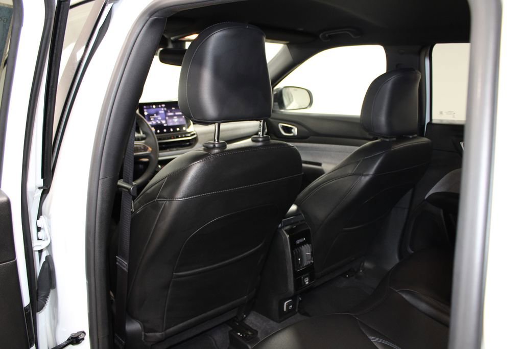 Used 2024 Jeep Compass Latitude image 21