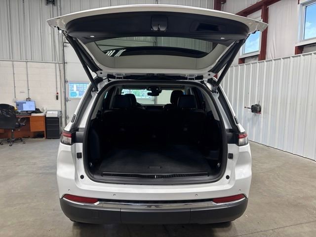 Used 2023 Jeep Grand Cherokee Limited AWD/4WD image 20