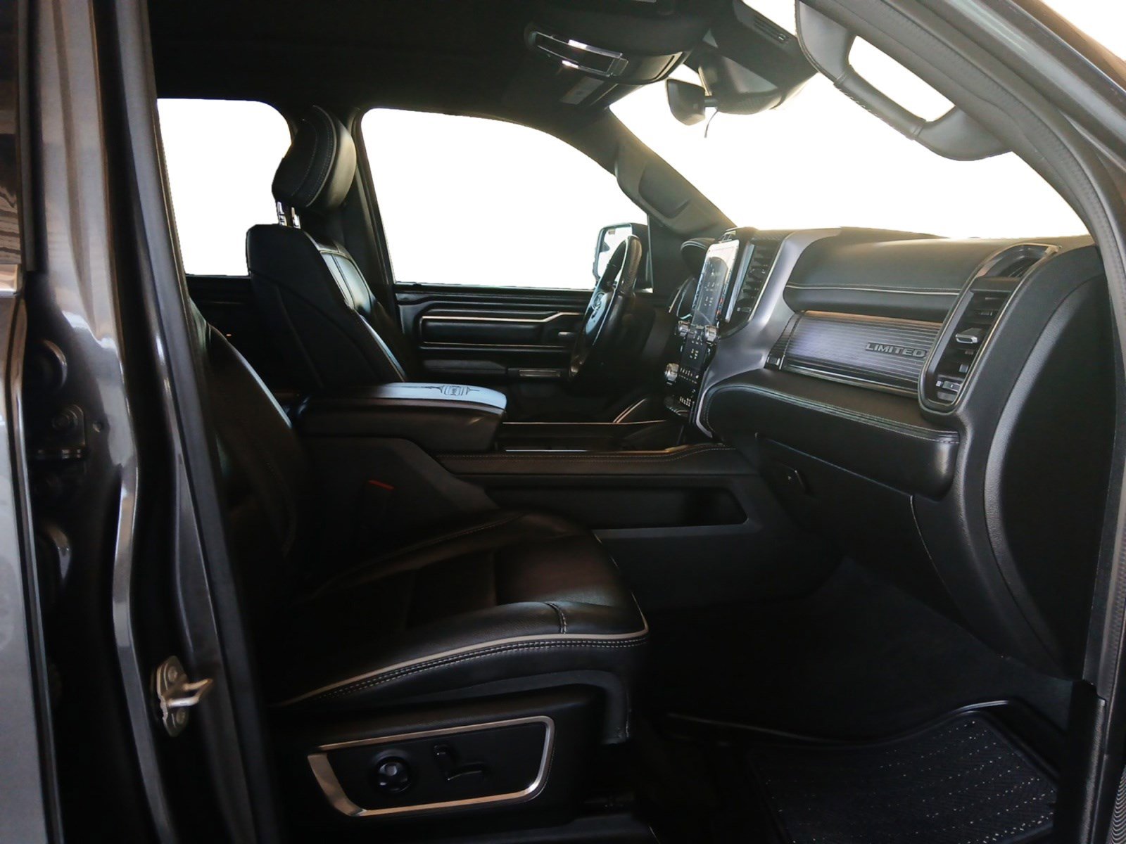 Used 2020 RAM 1500 Limited image 15