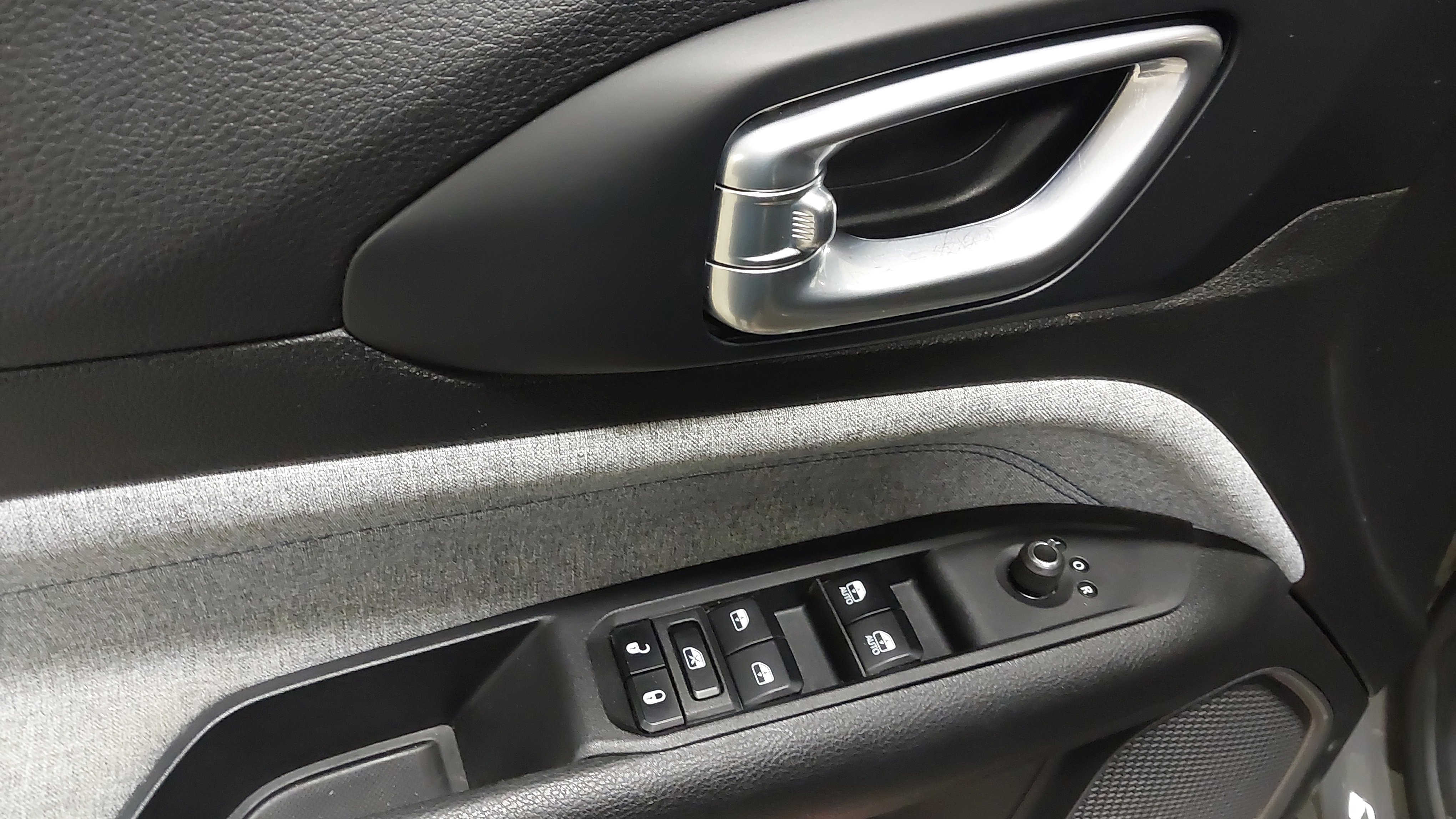 Used 2023 Jeep Compass Latitude w/ Convenience Group AWD/4WD image 25