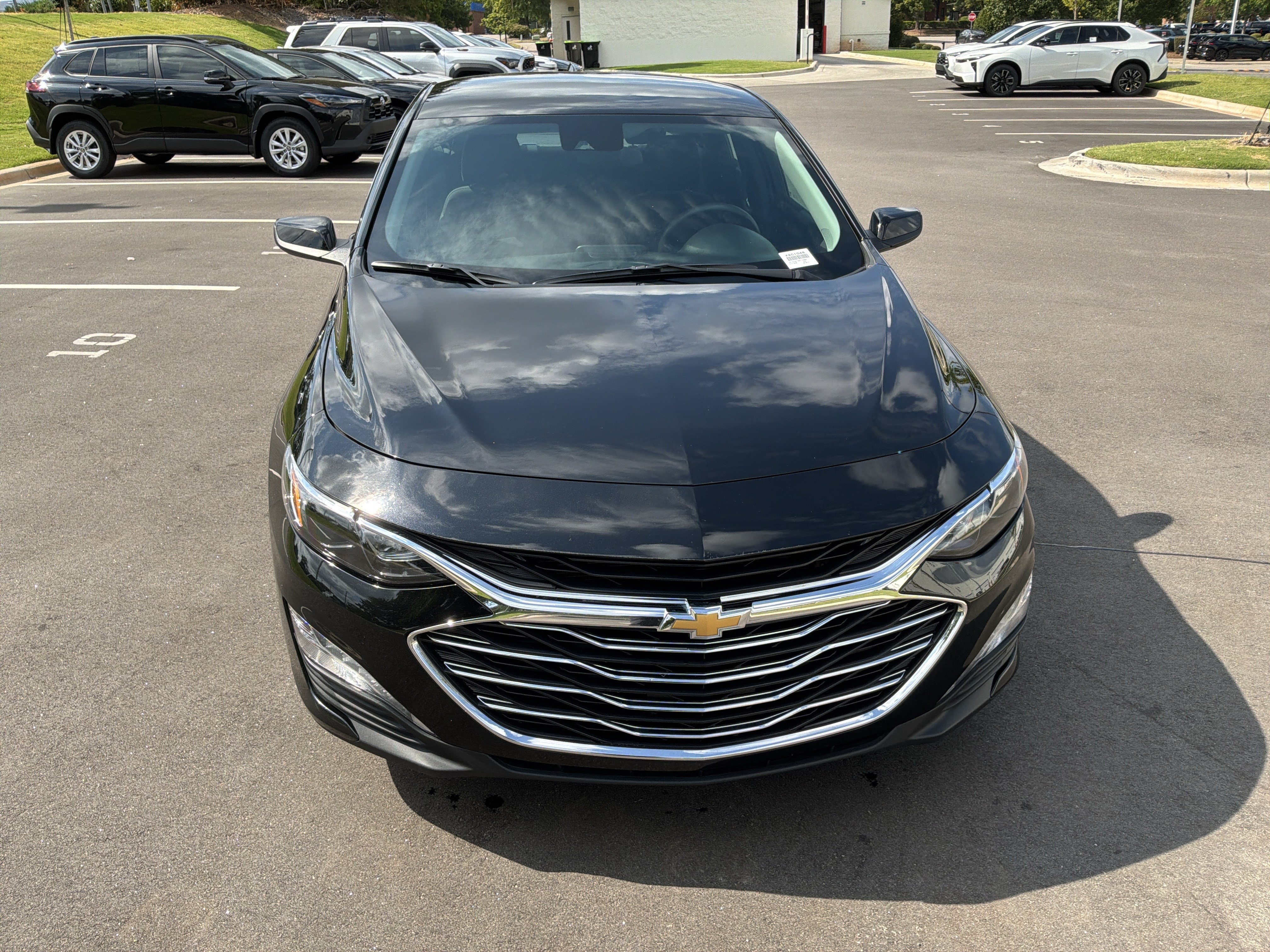 Used 2025 Chevrolet Malibu LT FWD image 3