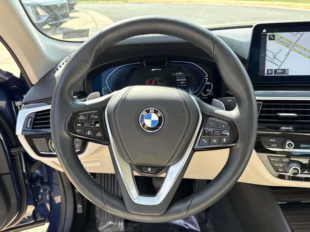 Used 2022 BMW 530e xDrive w/ Premium Package AWD/4WD image 32